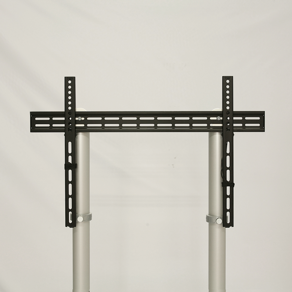 как повесить ТВ на выставке